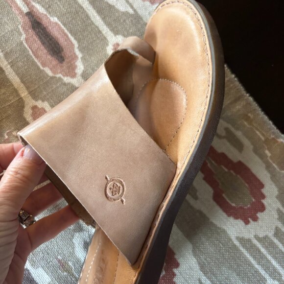 Born Toe Loop Sandals- Size 7. Excellent Condition. - Picture 2 of 5